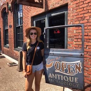 Meet your Posher, Caitlyn